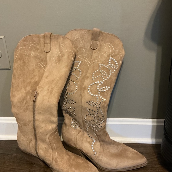 Madden Girl Tan Faux Suede Western Boots | Size 10 Studded Cowboy Zip - Picture 11 of 11